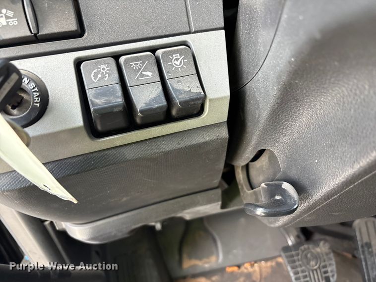 image for item YA2556 2023 Kenworth T680 semi truck