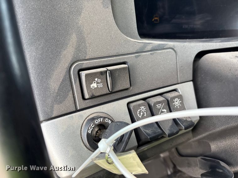 image for item YA2556 2023 Kenworth T680 semi truck