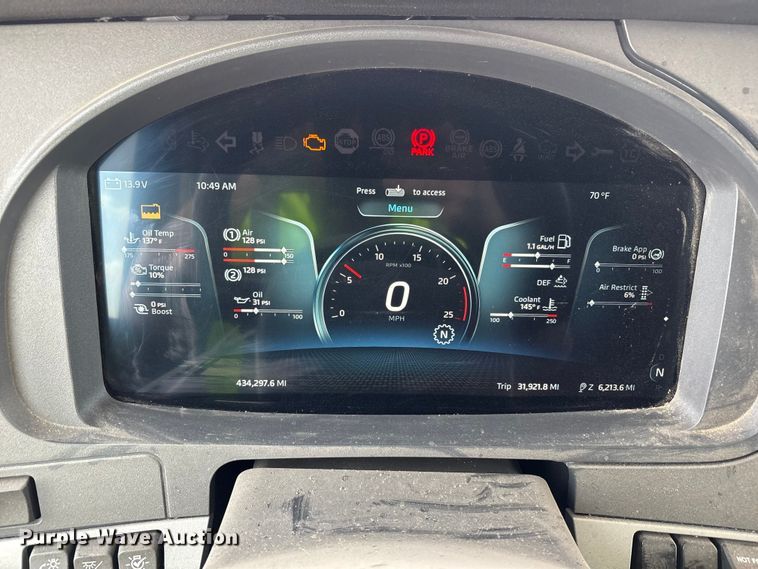 image for item YA2556 2023 Kenworth T680 semi truck