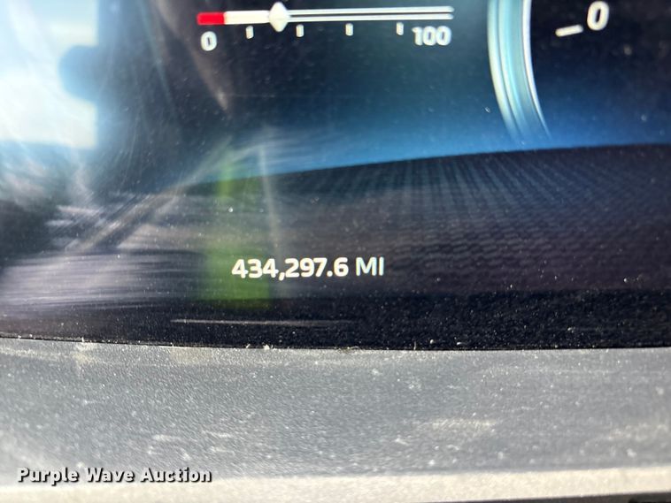 image for item YA2556 2023 Kenworth T680 semi truck