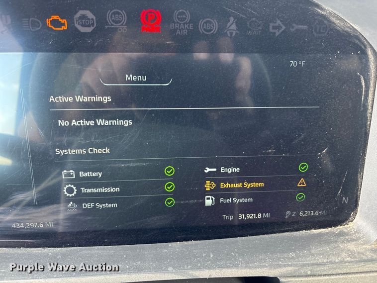 image for item YA2556 2023 Kenworth T680 semi truck