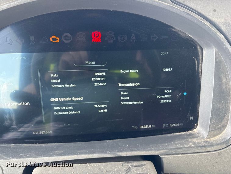 image for item YA2556 2023 Kenworth T680 semi truck