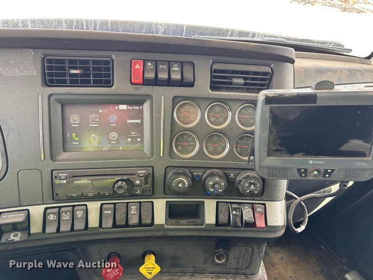 image for item YA2556 2023 Kenworth T680 semi truck