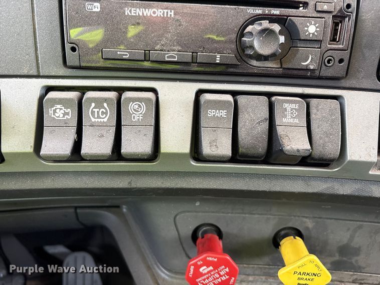 image for item YA2556 2023 Kenworth T680 semi truck