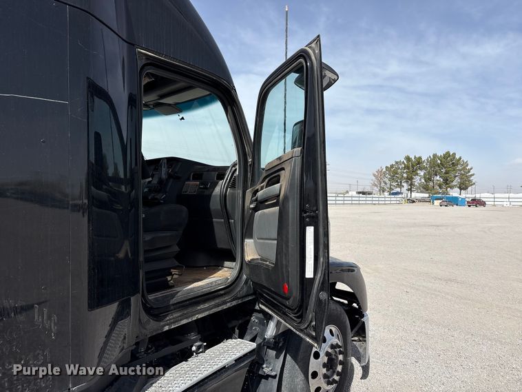 image for item YA2556 2023 Kenworth T680 semi truck