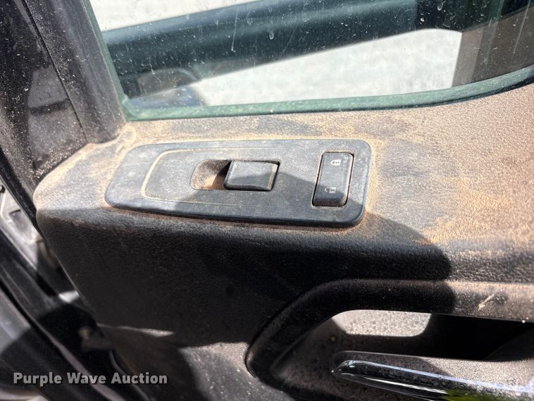 image for item YA2556 2023 Kenworth T680 semi truck