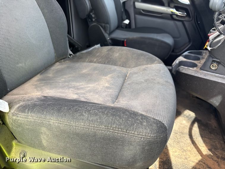 image for item YA2556 2023 Kenworth T680 semi truck