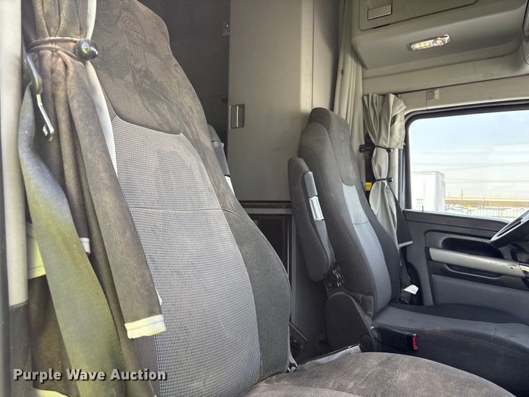 image for item YA2556 2023 Kenworth T680 semi truck