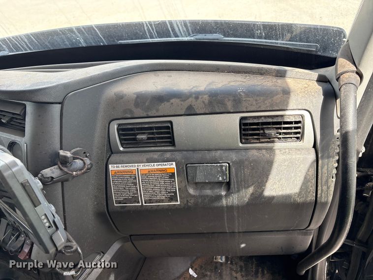 image for item YA2556 2023 Kenworth T680 semi truck