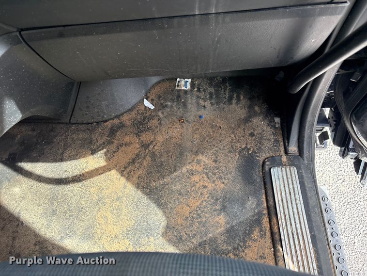 image for item YA2556 2023 Kenworth T680 semi truck