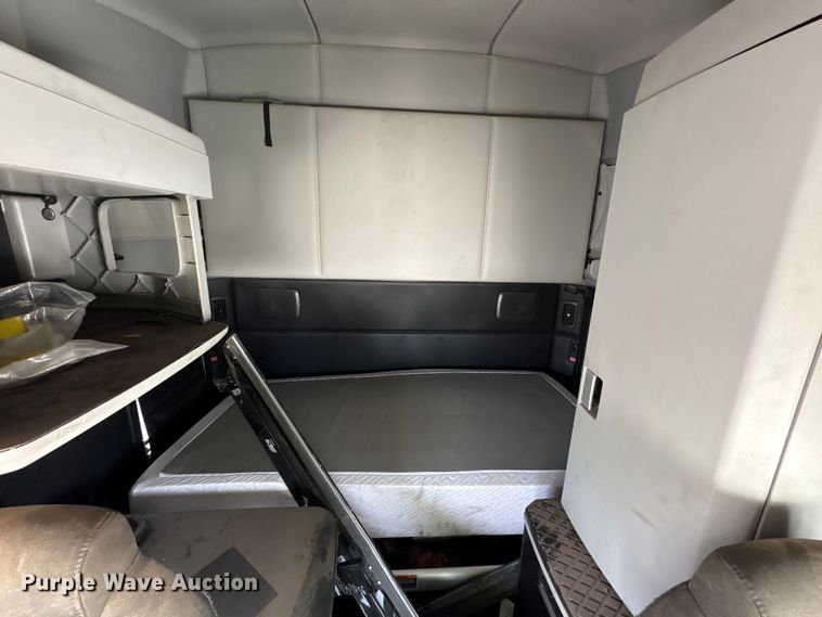 image for item YA2556 2023 Kenworth T680 semi truck