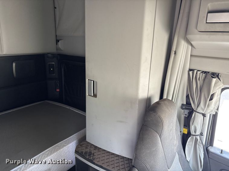 image for item YA2556 2023 Kenworth T680 semi truck