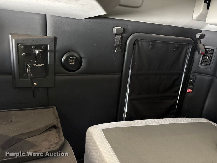 image for item YA2556 2023 Kenworth T680 semi truck