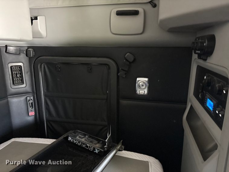 image for item YA2556 2023 Kenworth T680 semi truck