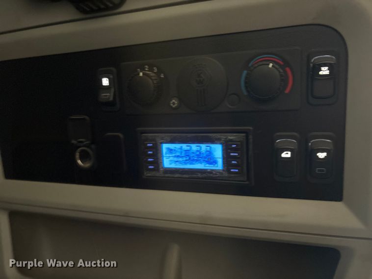 image for item YA2556 2023 Kenworth T680 semi truck