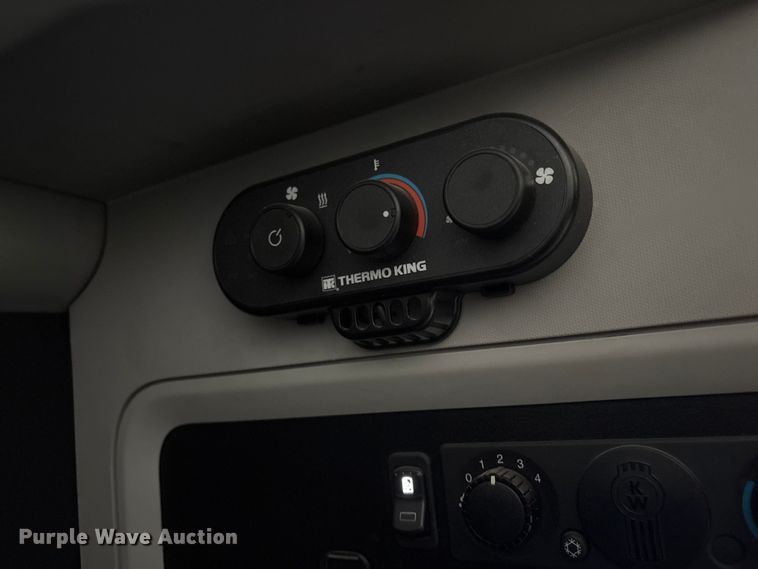 image for item YA2556 2023 Kenworth T680 semi truck