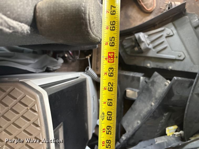 image for item YA2556 2023 Kenworth T680 semi truck