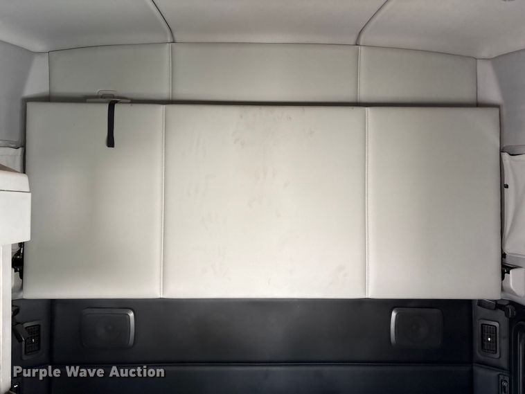 image for item YA2556 2023 Kenworth T680 semi truck