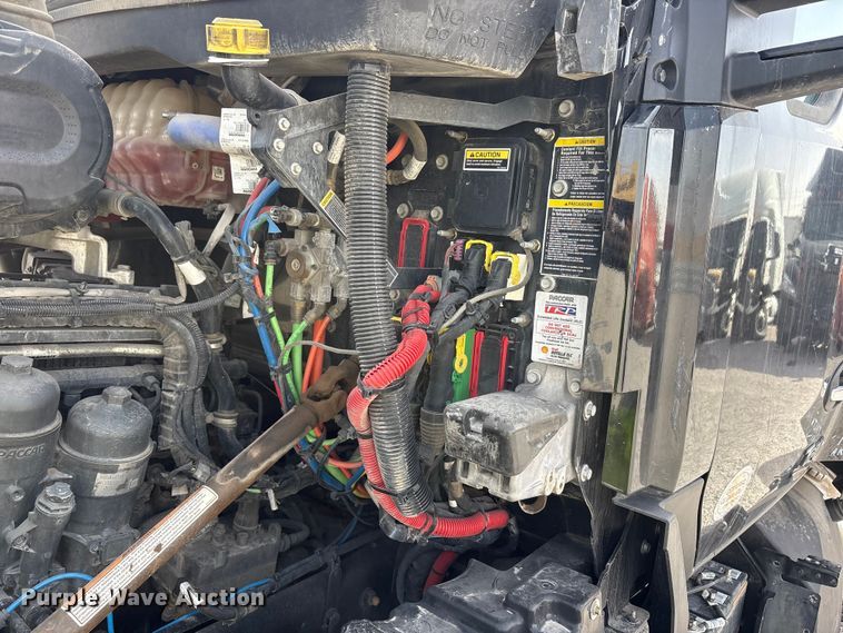 image for item YA2556 2023 Kenworth T680 semi truck