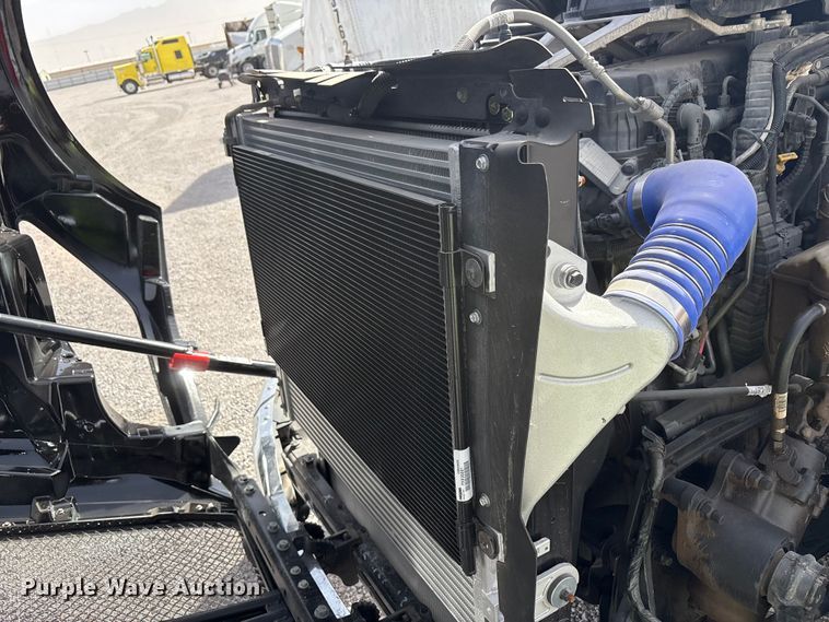 image for item YA2556 2023 Kenworth T680 semi truck