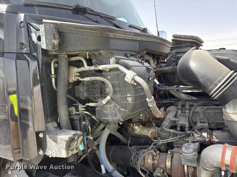 image for item YA2556 2023 Kenworth T680 semi truck