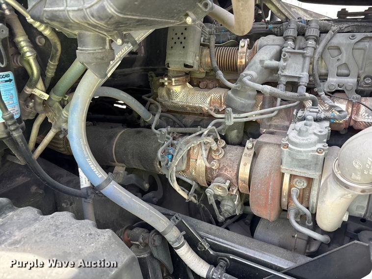 image for item YA2556 2023 Kenworth T680 semi truck