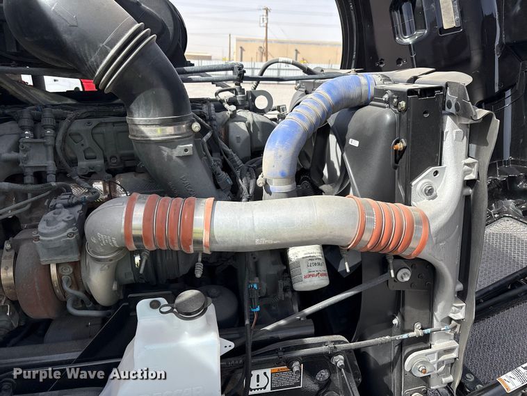 image for item YA2556 2023 Kenworth T680 semi truck