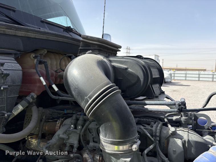 image for item YA2556 2023 Kenworth T680 semi truck