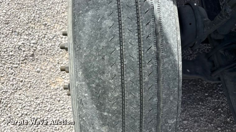 image for item YA2556 2023 Kenworth T680 semi truck