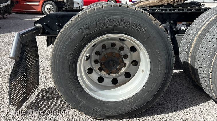 image for item YA2556 2023 Kenworth T680 semi truck