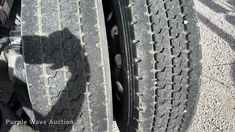 image for item YA2556 2023 Kenworth T680 semi truck