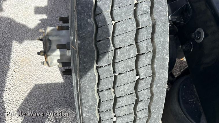 image for item YA2556 2023 Kenworth T680 semi truck