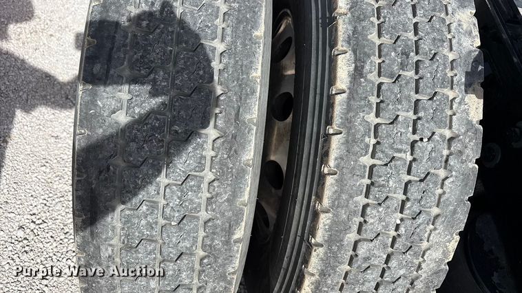 image for item YA2556 2023 Kenworth T680 semi truck