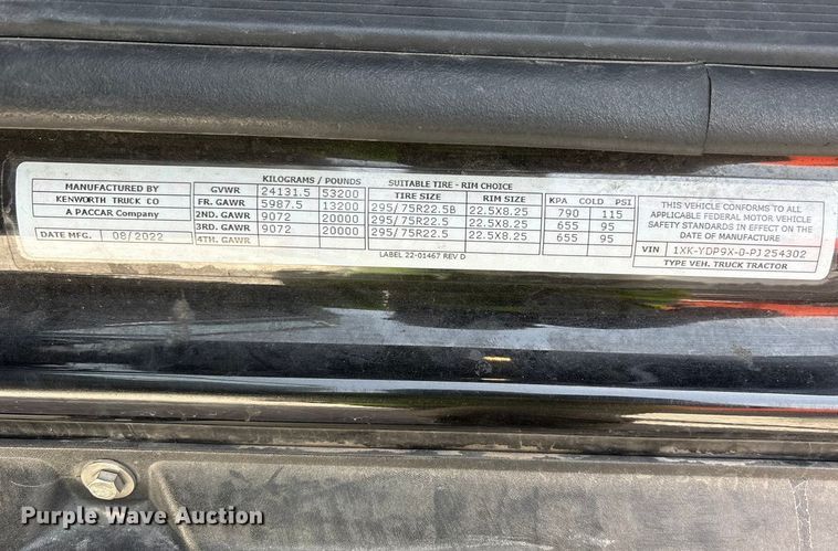 image for item YA2556 2023 Kenworth T680 semi truck