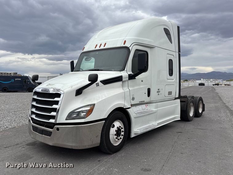 image for item YA2604 2019 Freightliner Cascadia semi truck