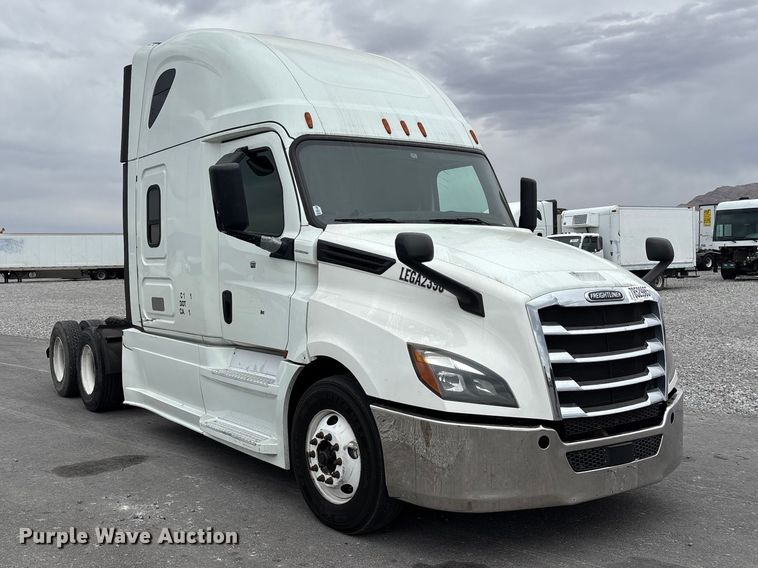 image for item YA2604 2019 Freightliner Cascadia semi truck