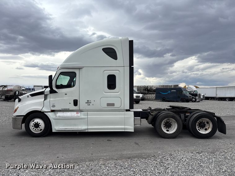 image for item YA2604 2019 Freightliner Cascadia semi truck