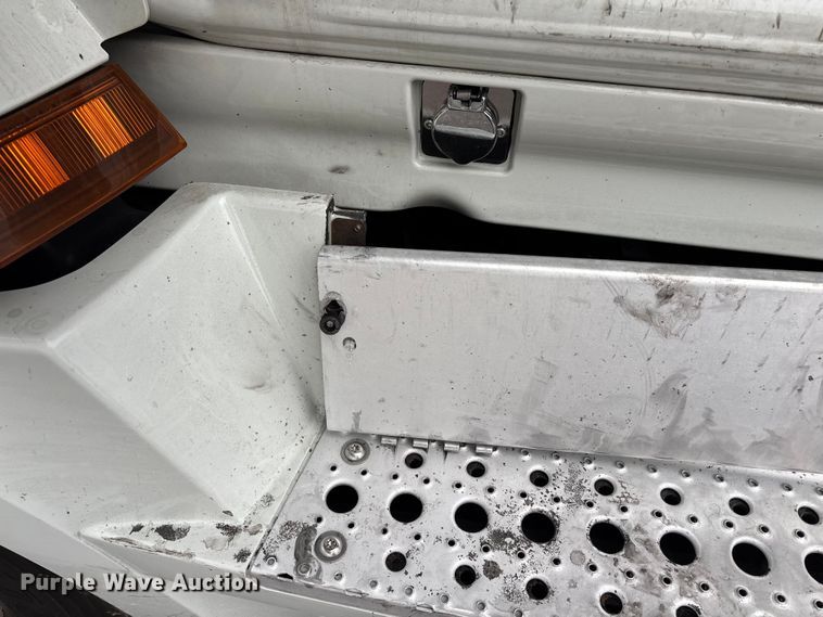 image for item YA2604 2019 Freightliner Cascadia semi truck