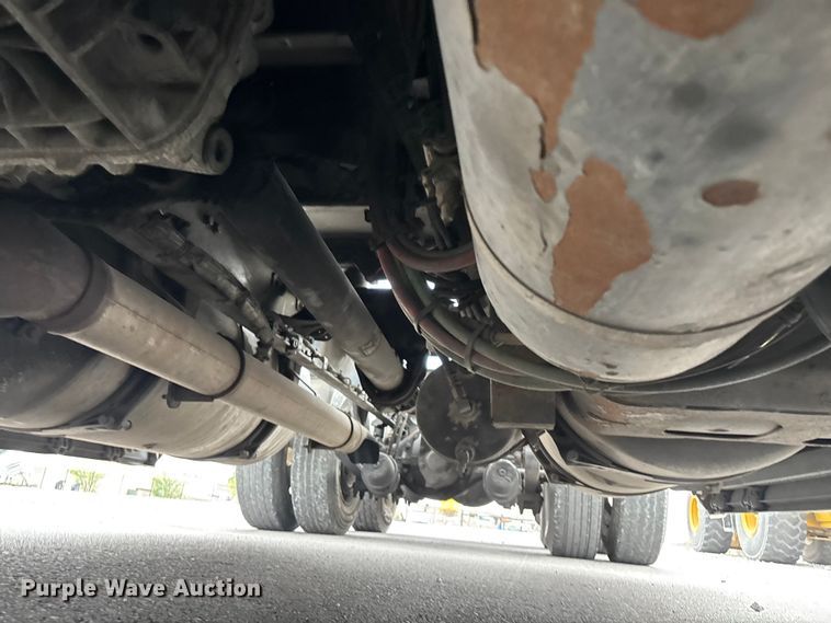 image for item YA2604 2019 Freightliner Cascadia semi truck