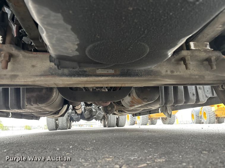 image for item YA2604 2019 Freightliner Cascadia semi truck