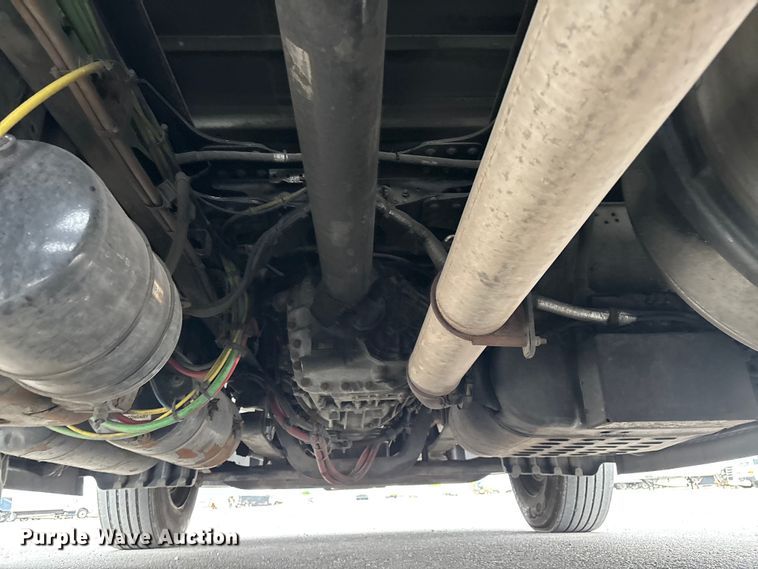 image for item YA2604 2019 Freightliner Cascadia semi truck