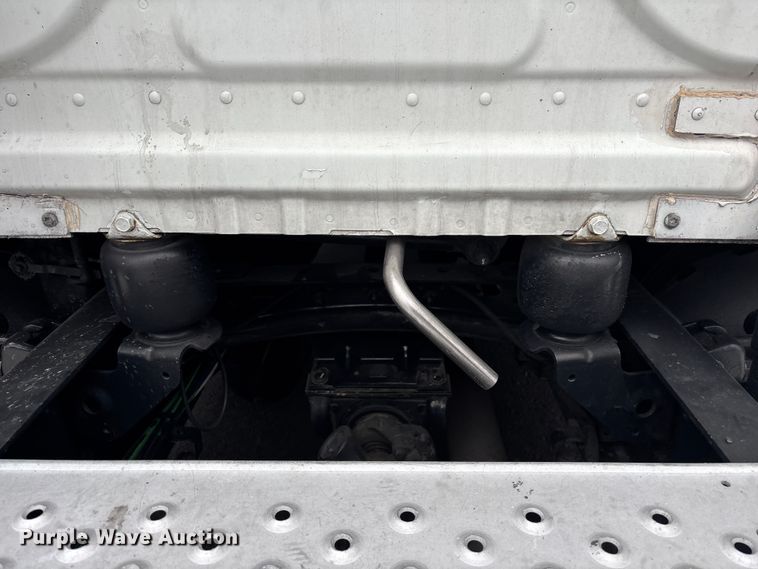 image for item YA2604 2019 Freightliner Cascadia semi truck