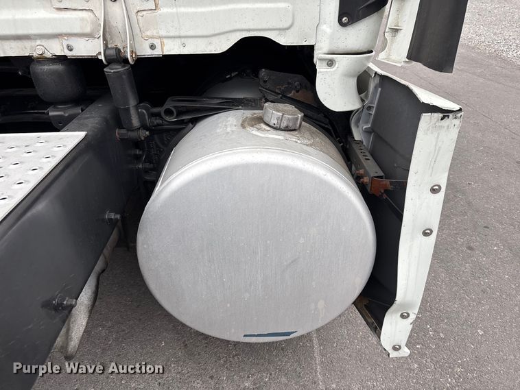 image for item YA2604 2019 Freightliner Cascadia semi truck