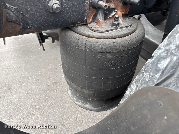 image for item YA2604 2019 Freightliner Cascadia semi truck