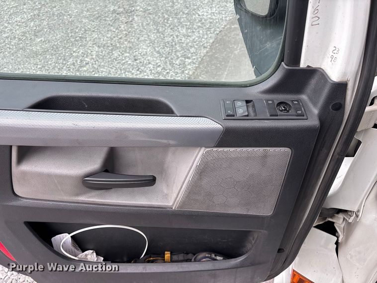 image for item YA2604 2019 Freightliner Cascadia semi truck