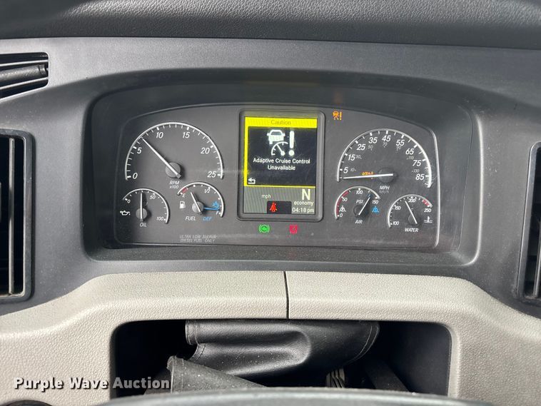 image for item YA2604 2019 Freightliner Cascadia semi truck