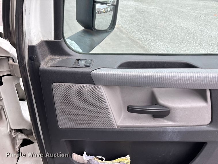 image for item YA2604 2019 Freightliner Cascadia semi truck