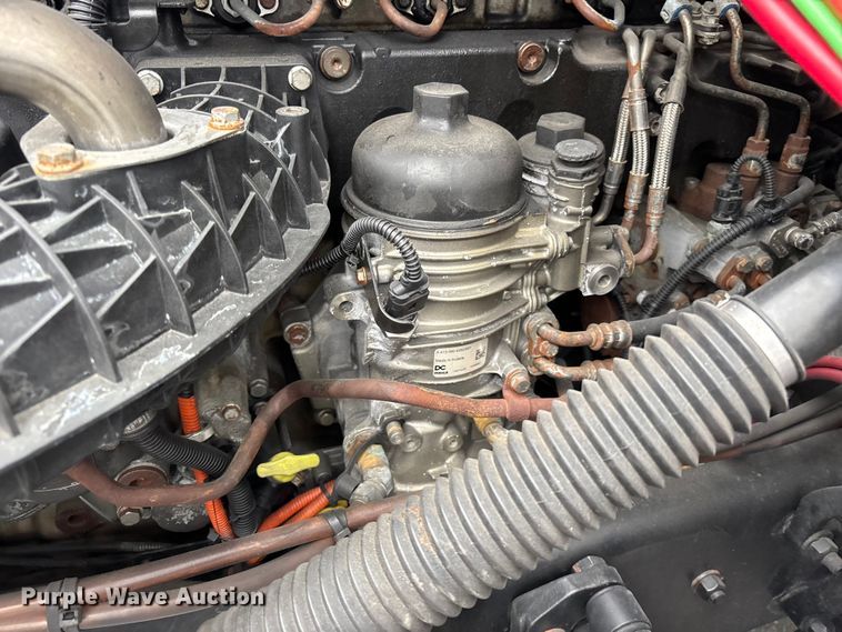 image for item YA2604 2019 Freightliner Cascadia semi truck