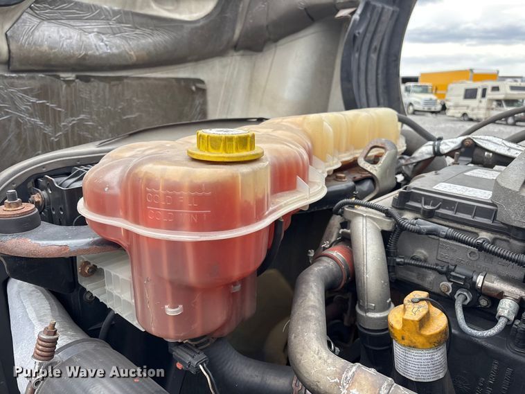 image for item YA2604 2019 Freightliner Cascadia semi truck