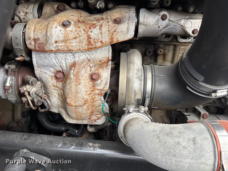 image for item YA2604 2019 Freightliner Cascadia semi truck